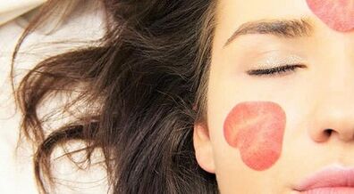 göz çevresindeki cildi gençleştirmek için maske tarifleri